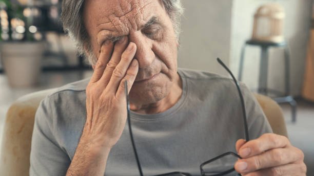 Do Cataracts Cause Dizziness? Causes, Symptoms, and Solutions
